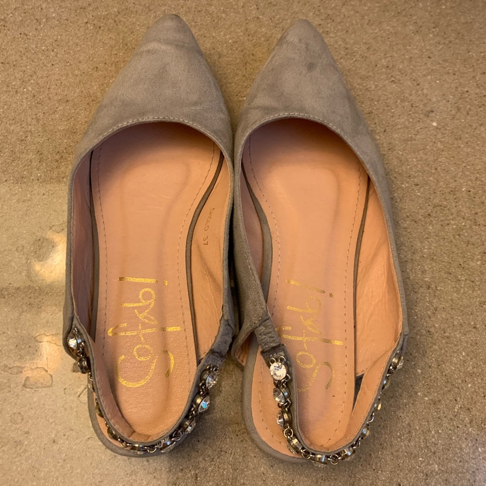 Flat shoes